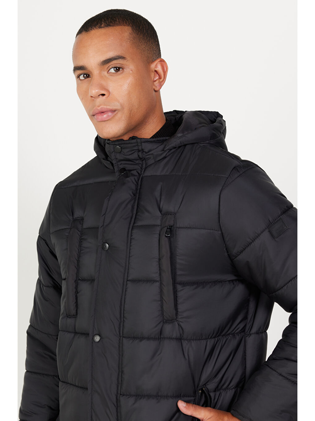 Erkek Siyah Standart Fit Normal Kesim Dik Yaka Dolgulu Outdoor Şişme Kaban Mont-4