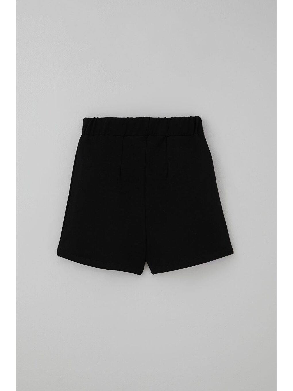 Kız Çocuk Şort Etek Arma Aksesuarlı Yırtmaçlı Siyah (9-14 Yaş)-1