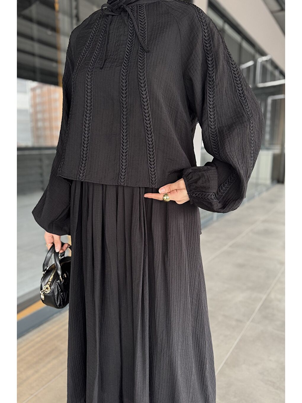 Siyah Yaka Bağlamalı Balon Kol Fistolu Bluz Etek Tesettür İkili Takım-5