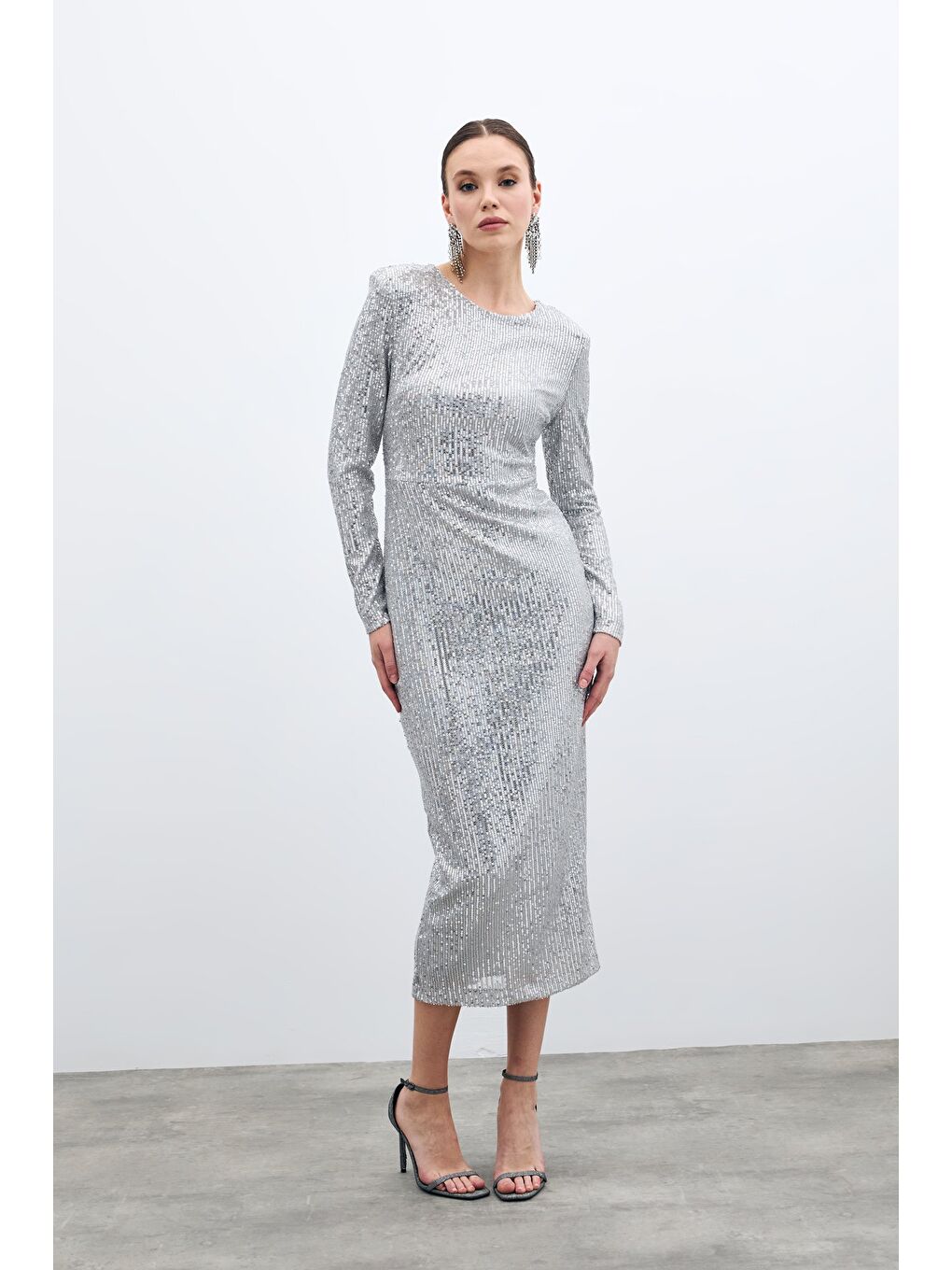 Gri Sırt Dekolteli Payet Elbise - Gümüş-1