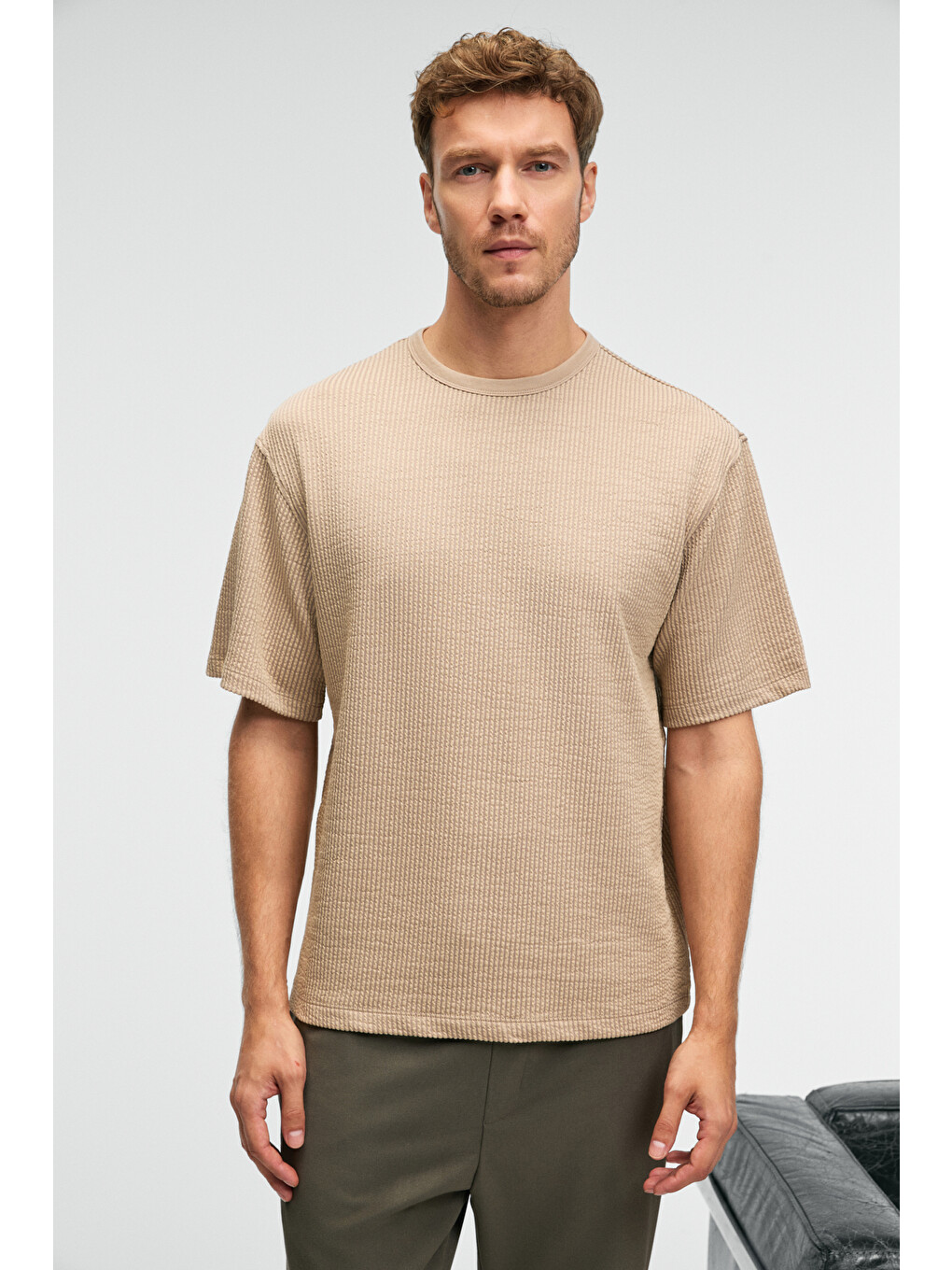 Vıntage Erkek Kısa Kollu Yuvarlak Yaka Dokulu Gofre Kumaş Regular Fit Bej T-shirt-1