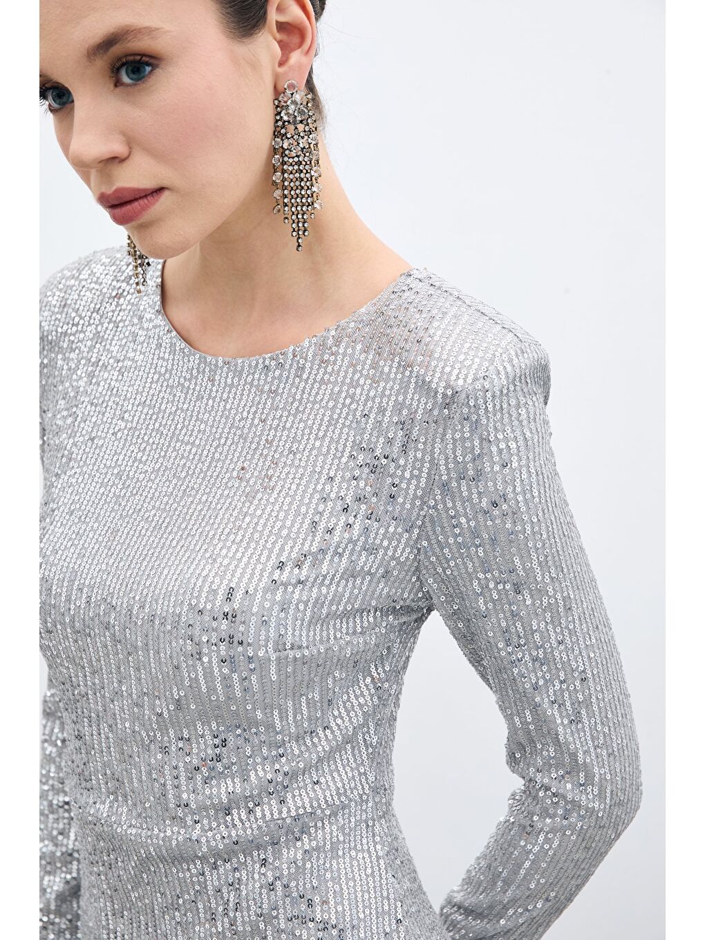 Gri Sırt Dekolteli Payet Elbise - Gümüş-5