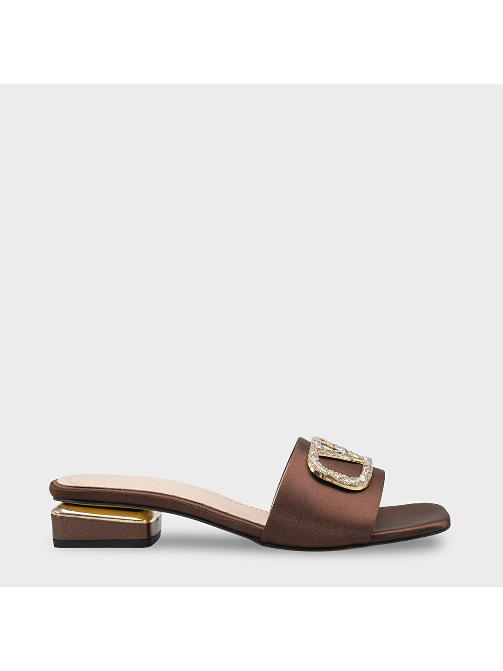 Kahverengi Yuvarlak Küt Burunlu Taşlı Tokalı Saten Kısa Topuklu Kadın Terlik