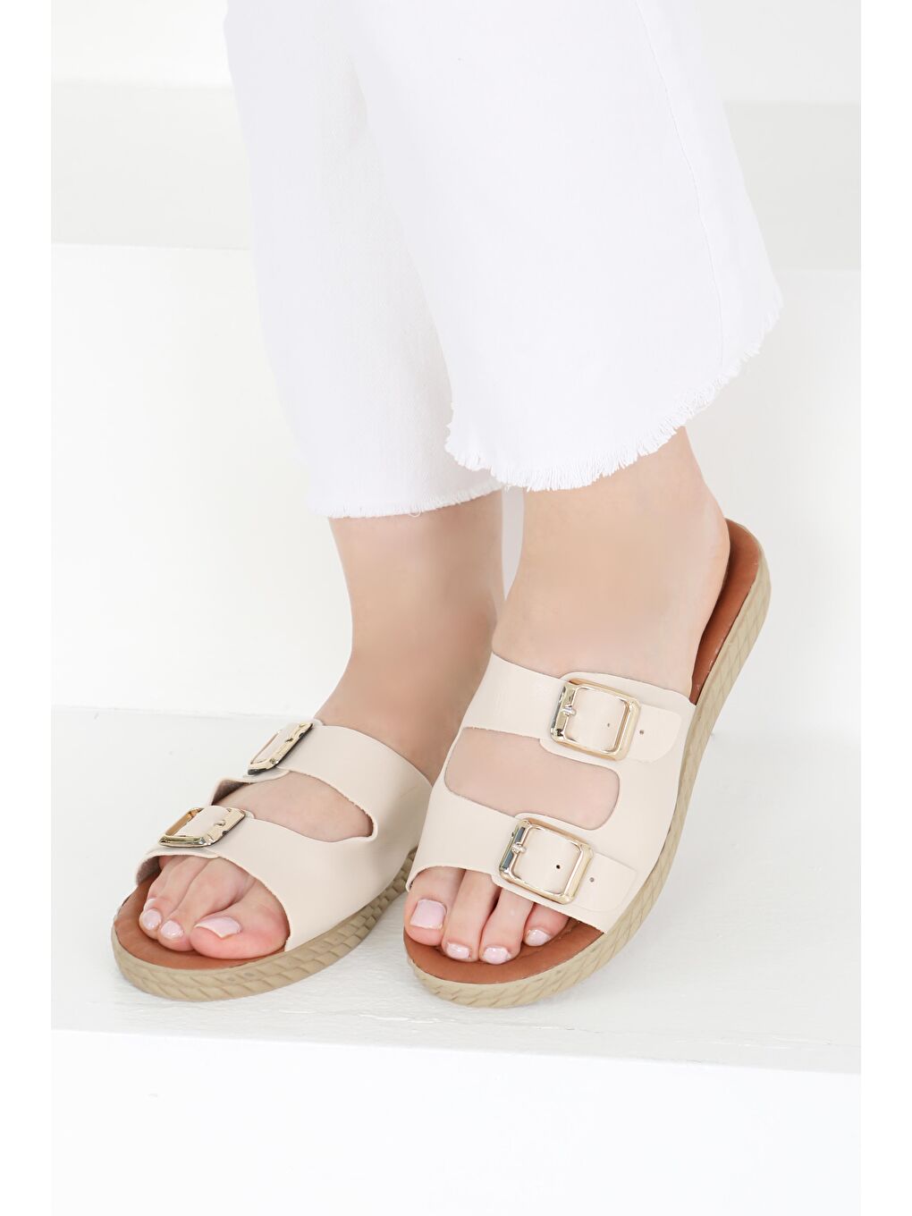 Ekru Kadın Krem Tokalı Terlik - 27406