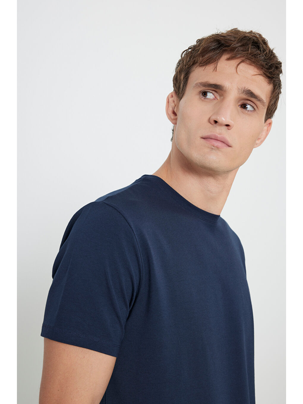Erkek Lacivert Standart Fit Normal Kesim Bisiklet Yaka Pamuklu Tişört-3