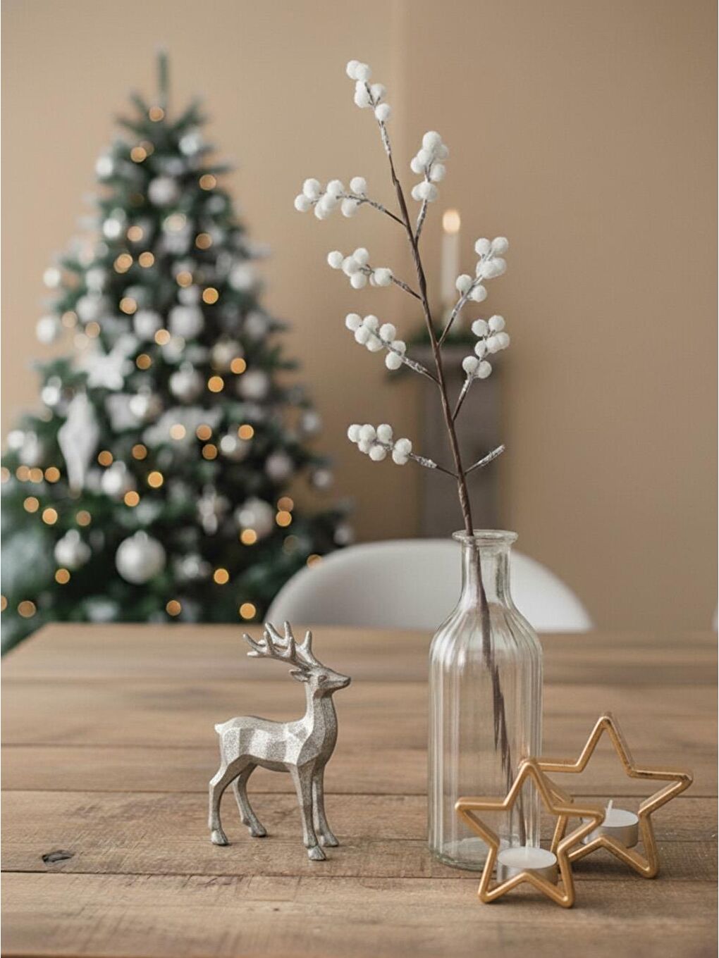 Yılbaşı Dekoru Kar Efektli Beyaz Top Detaylı Dekoratif Süs Dalı Beyaz 70 cm