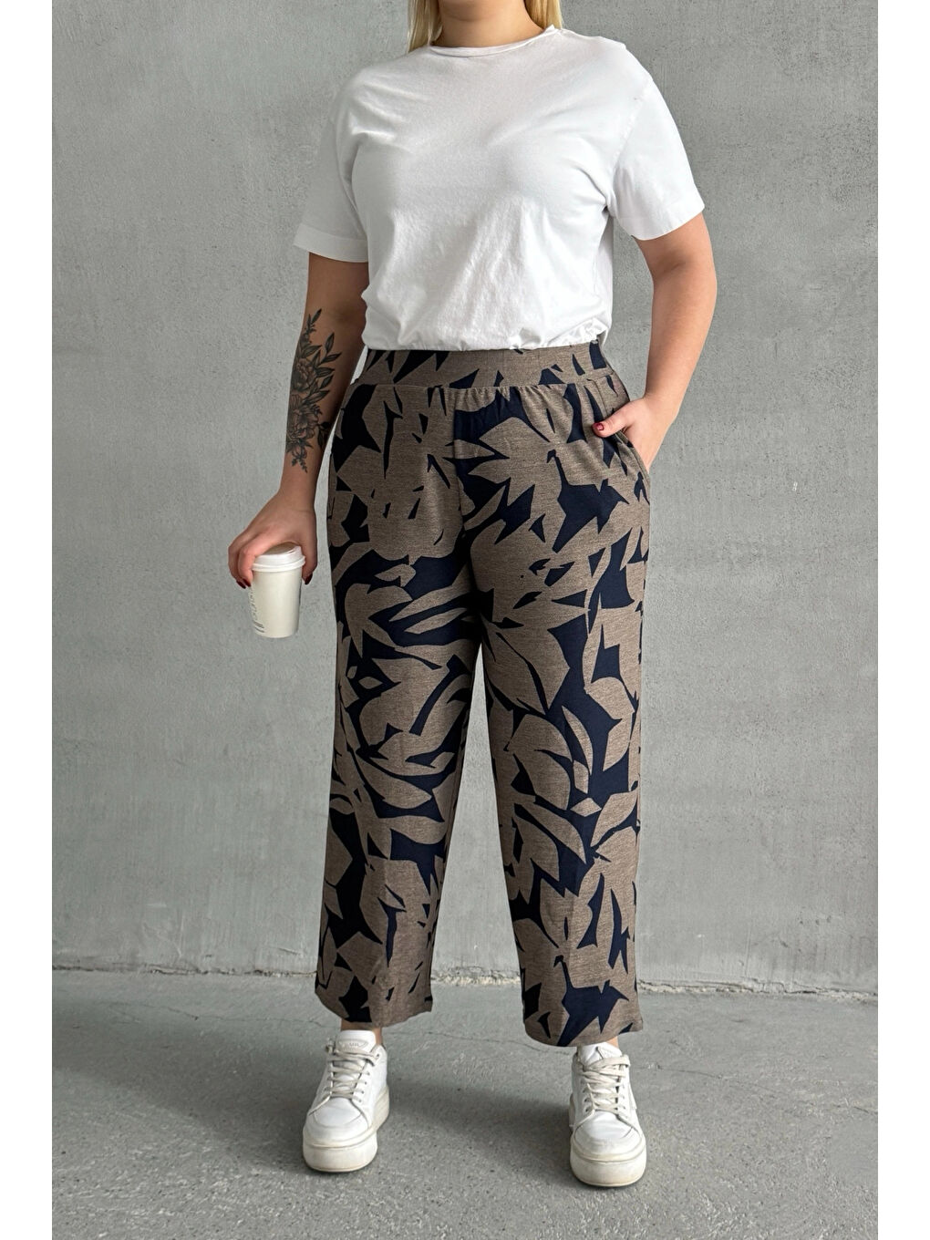 Kahverengi Büyük Beden Beli Lastikli Bol Paça Desenli Cepli Pantolon 74-109-3