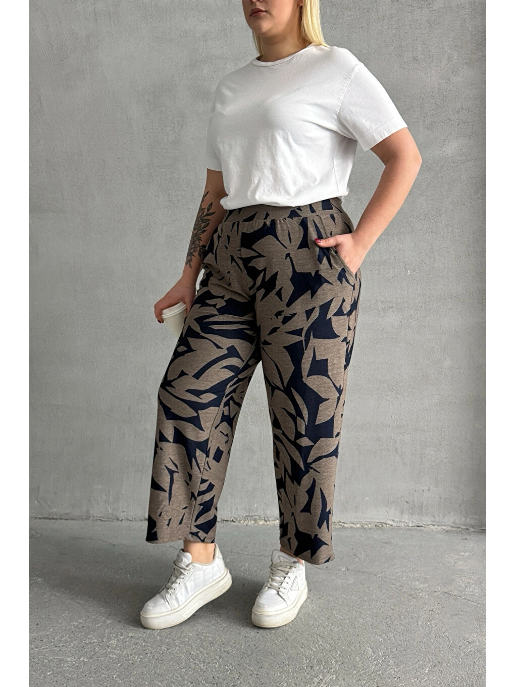Kahverengi Büyük Beden Beli Lastikli Bol Paça Desenli Cepli Pantolon 74-109-4
