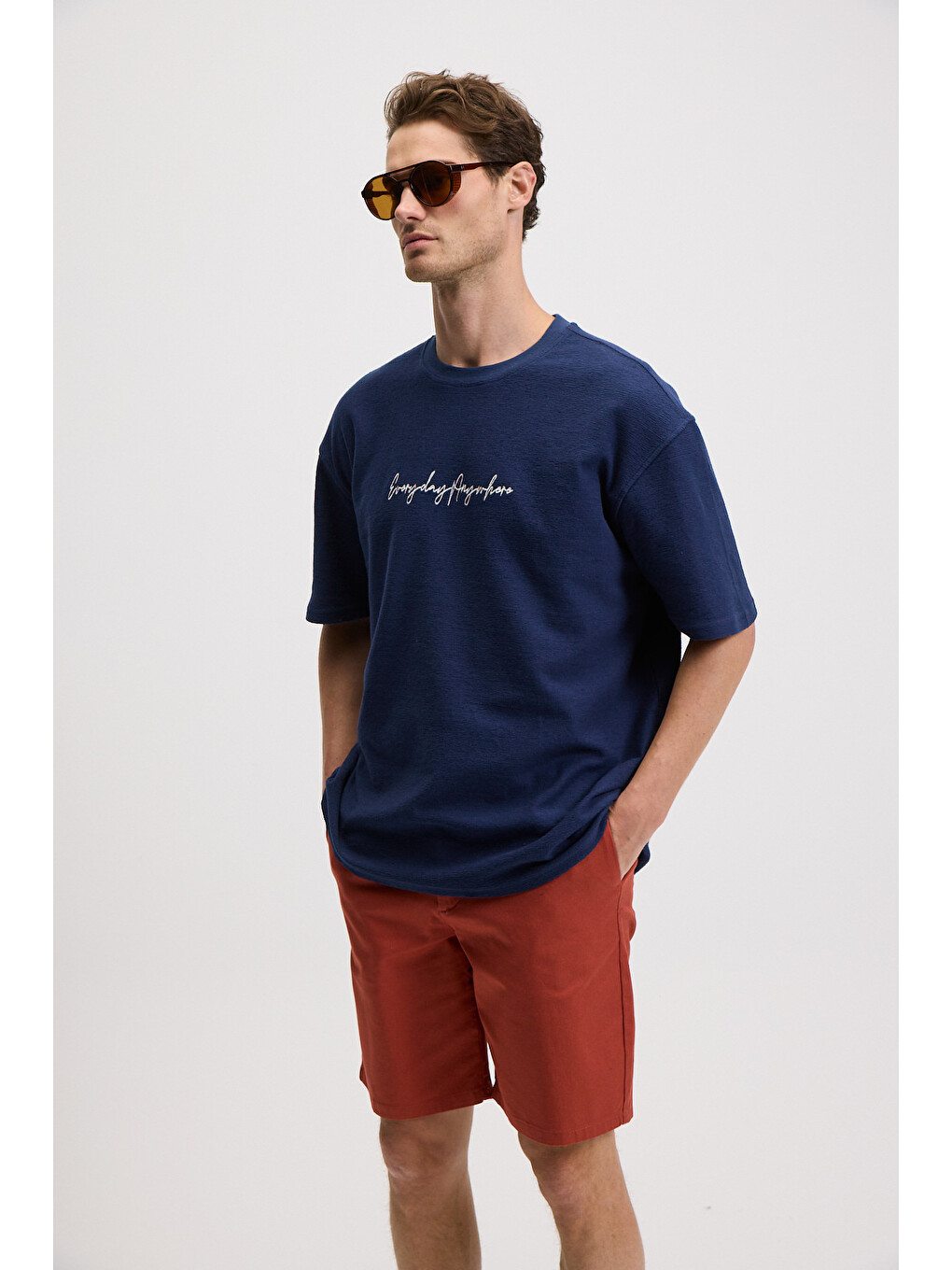 Ourflow Erkek Nakış Detaylı %100 Organik Pamuk Bisiklet Yaka Kısa Kollu Oversize Lacivert T-shirt