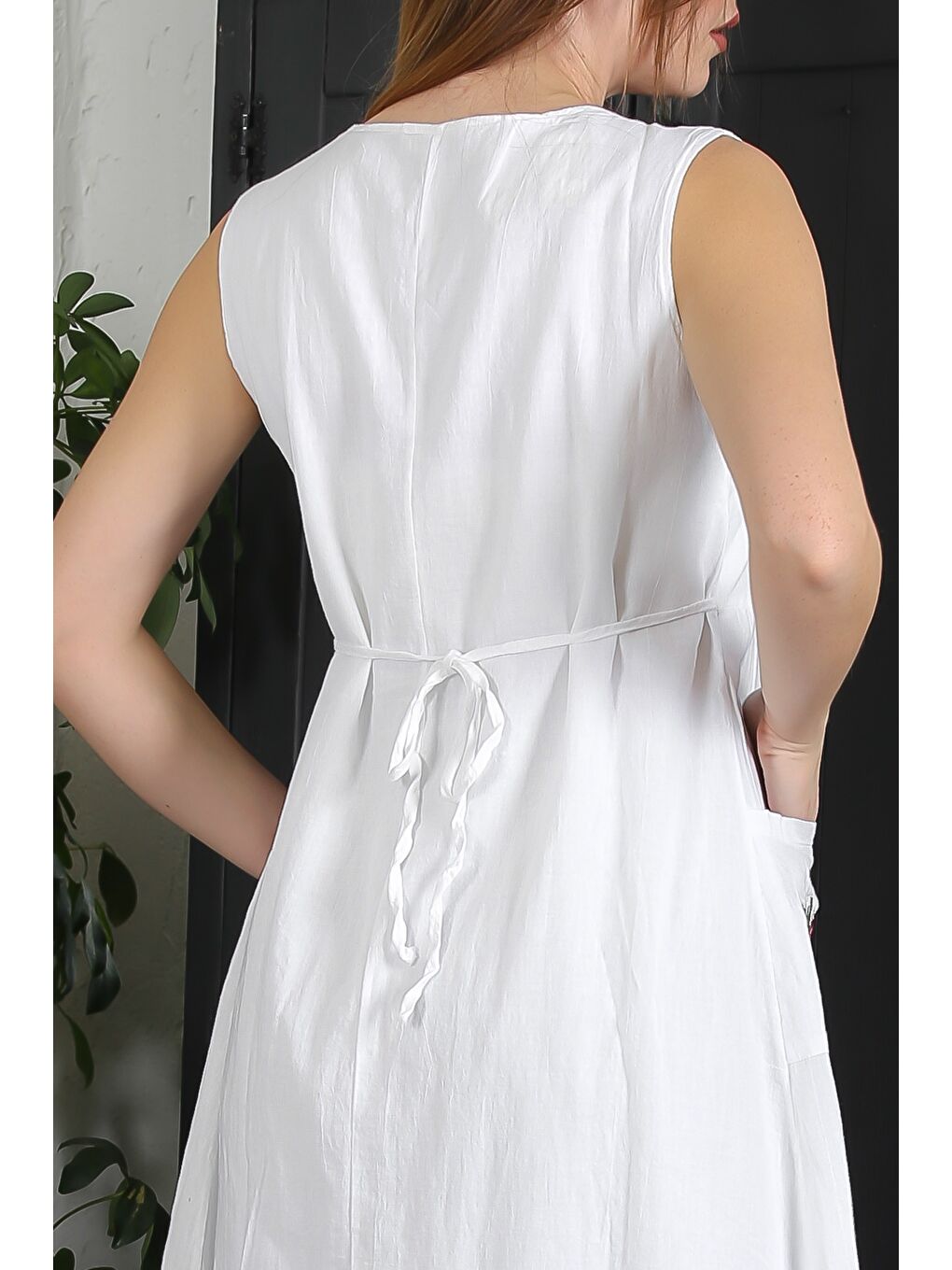 Beyaz Havuz Yaka Kolsuz Cepli Astarlı Kanaviçe Nakışlı Casual Dokuma Elbise 120 52-7