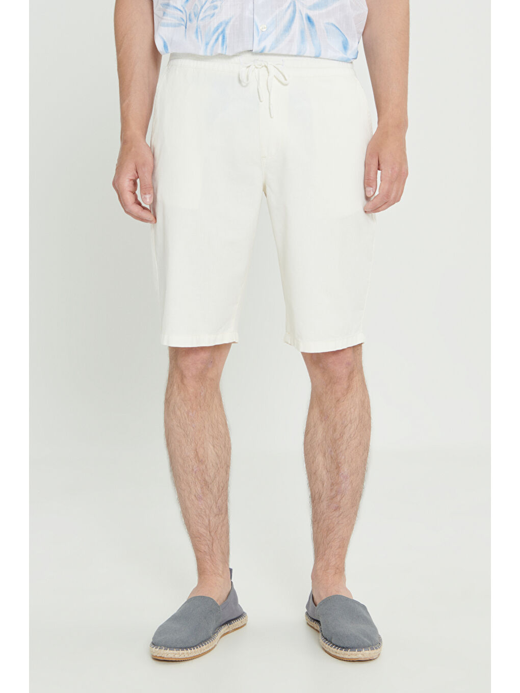 Erkek Beyaz Comfort Fit Rahat Kesim Yan Cepli Keten Şort