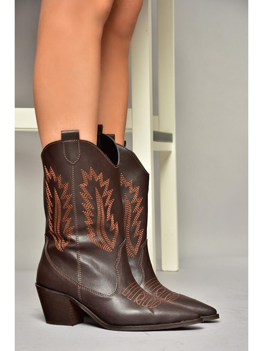 T2676550 Kahverengi Kadın Bot