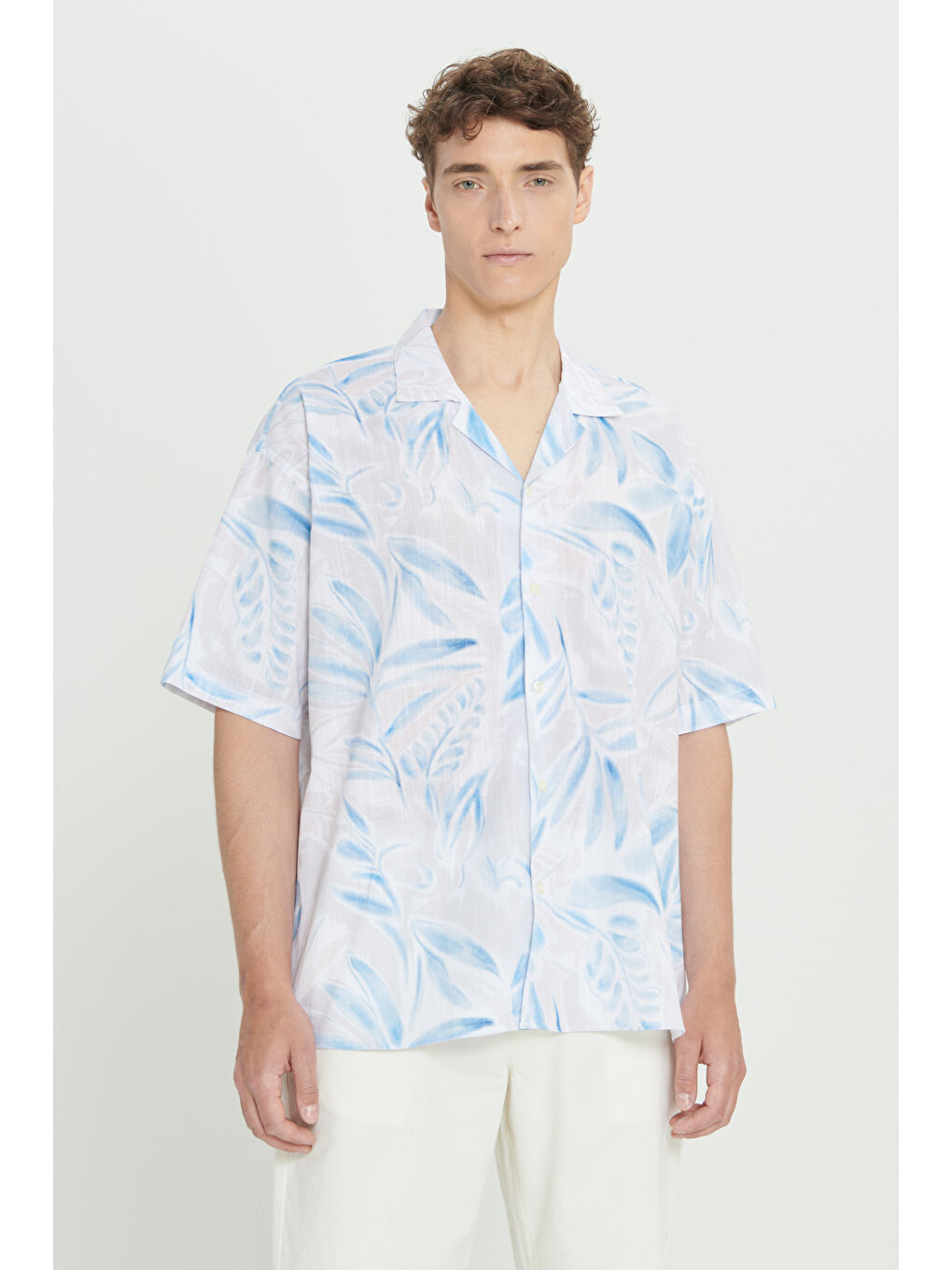 Erkek Beyaz Comfort Fit Rahat Kesim Yan Cepli Keten Şort-3