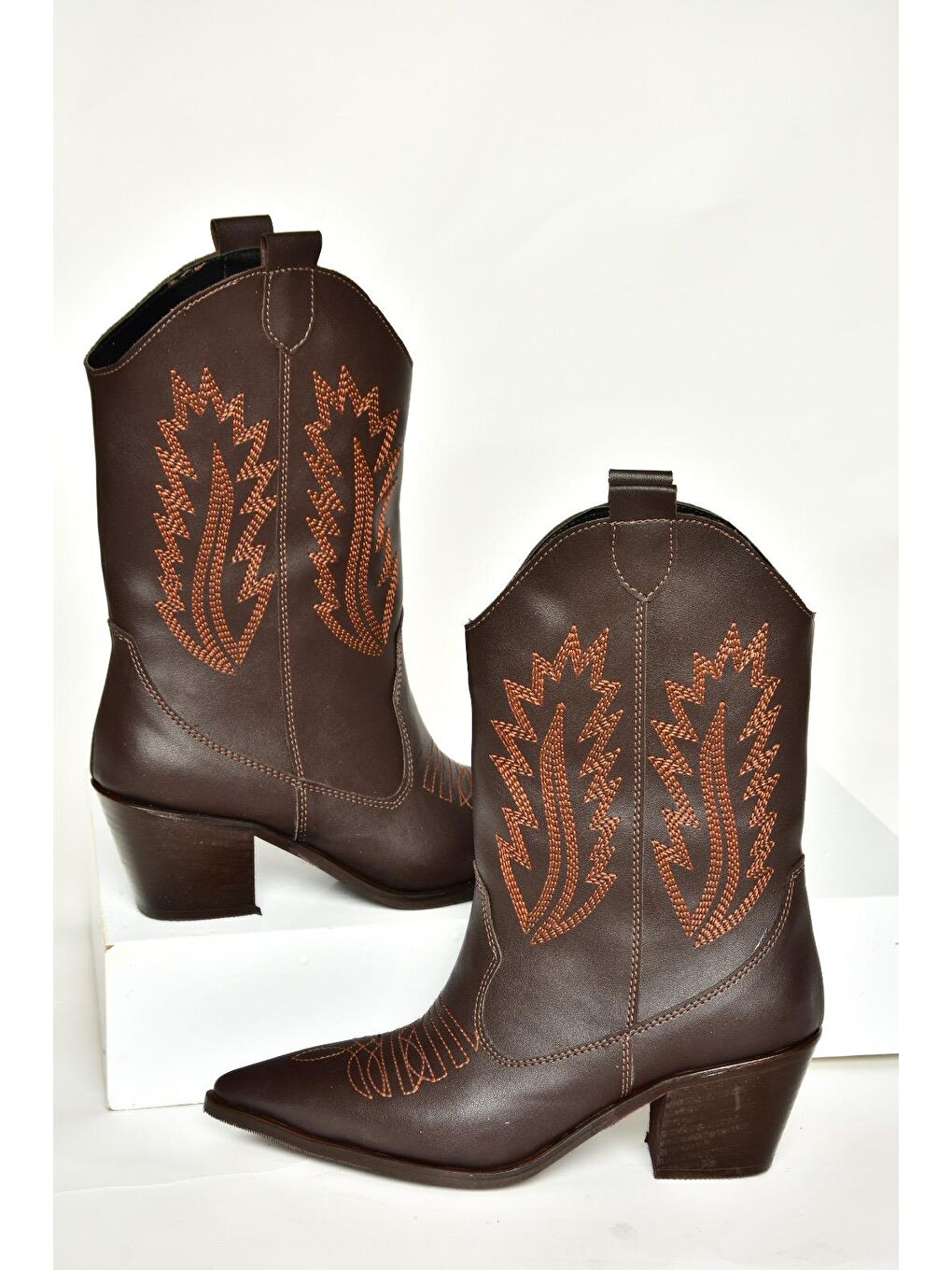 T2676550 Kahverengi Kadın Bot-2