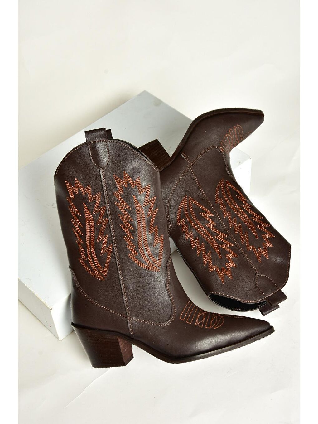 T2676550 Kahverengi Kadın Bot-3