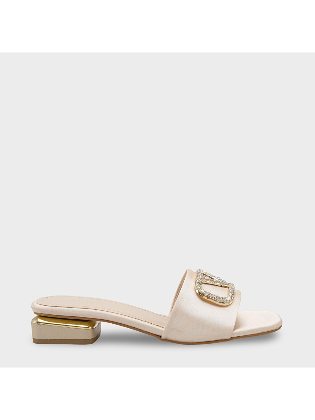 Bej Yuvarlak Küt Burunlu Taşlı Tokalı Saten Kısa Topuklu Kadın Terlik