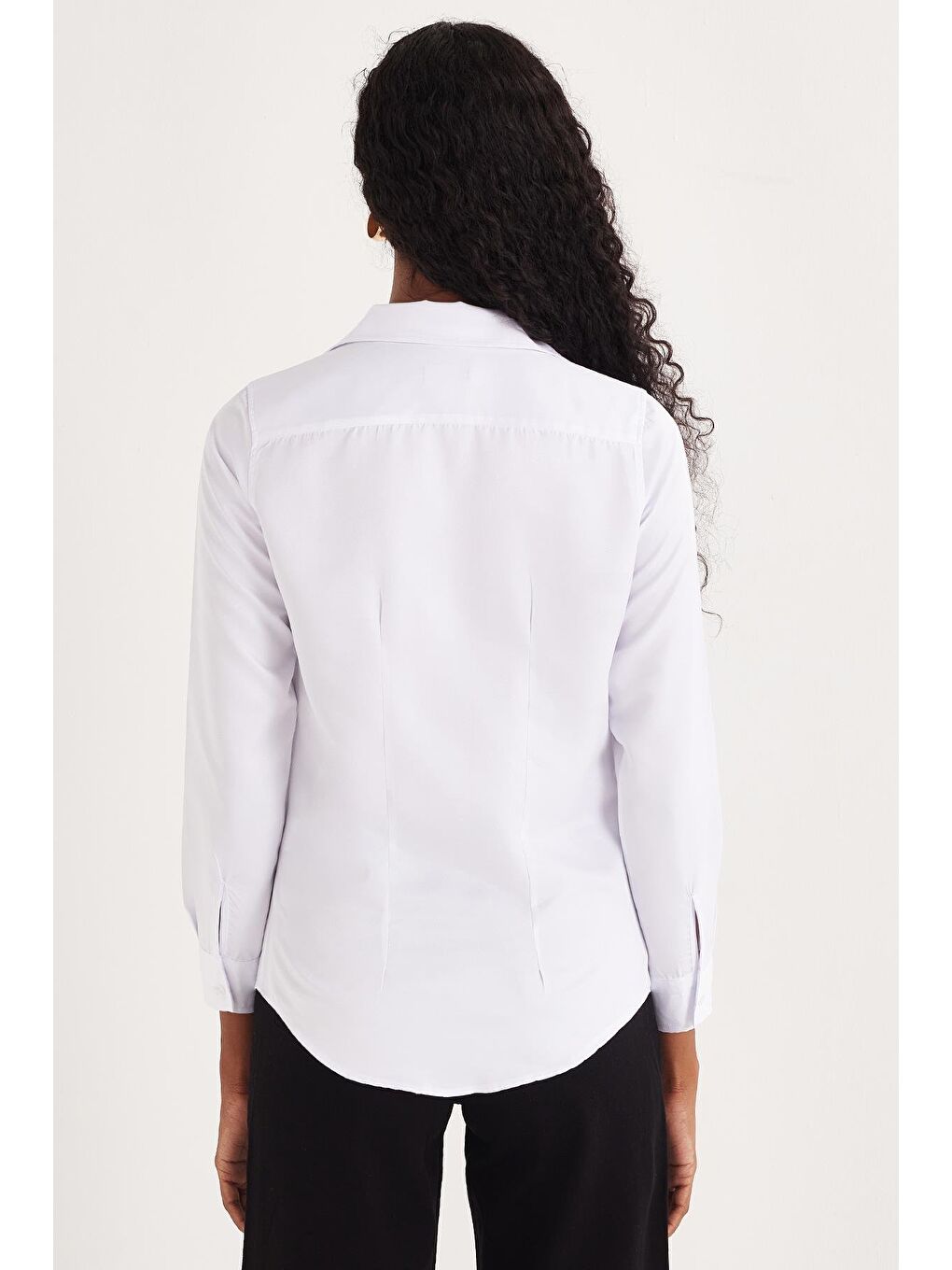 Kadın Slim Fit Dar Kesim Vücuda Oturan Uzun Kollu Beyaz Basic Gömlek-6