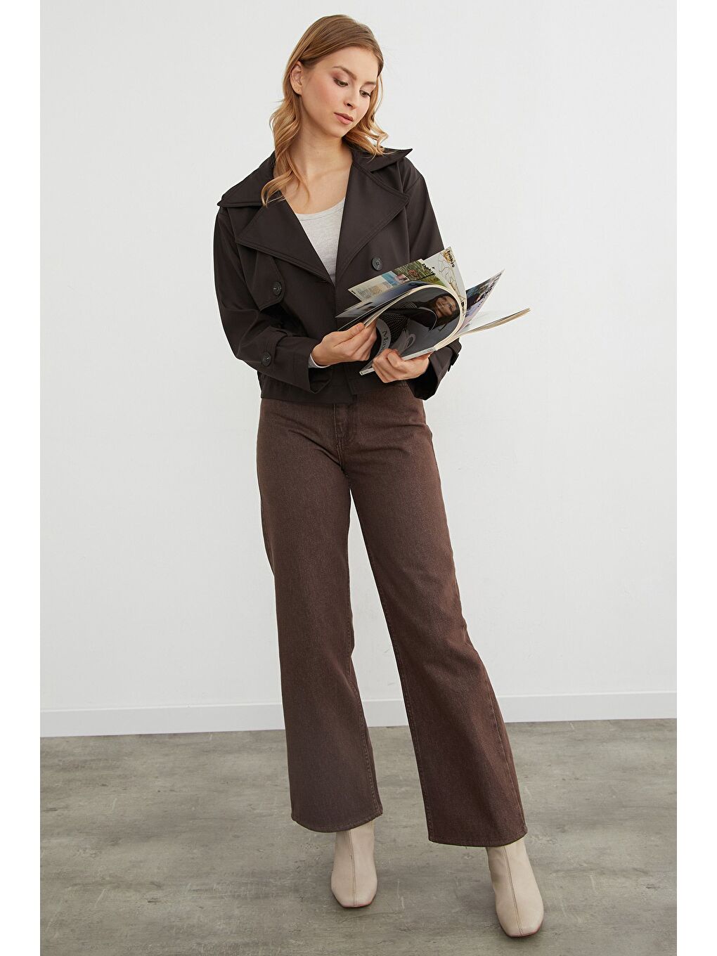 Kahverengi Basic Düğmeli Kruvaze Yaka Kısa Trençkot-1