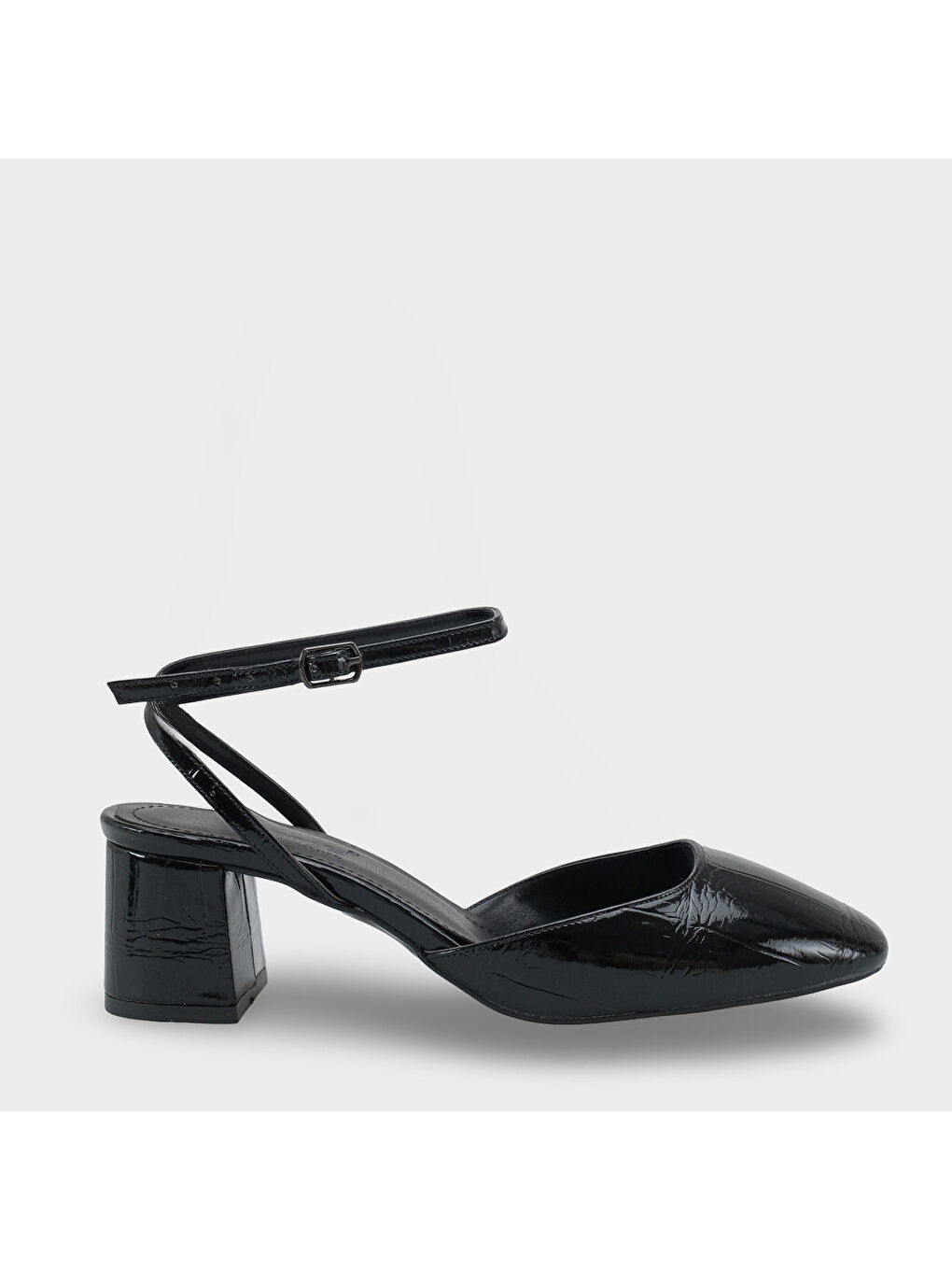 Siyah Karmen Yuvarlak Burunlu Bilekten Bantlı Orta Topuklu Kadın Ayakkabı