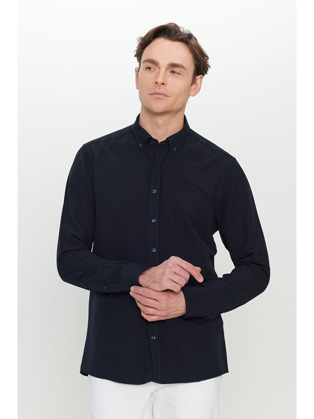 Erkek Lacivert Slim Fit Dar Kesim Düğmeli Yaka Armürlü Gofre Desenli Gömlek-2