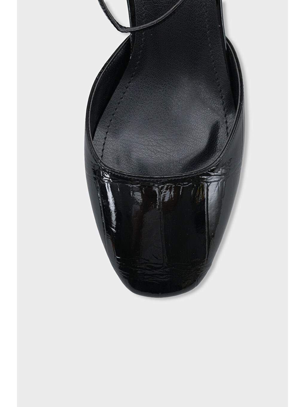Siyah Karmen Yuvarlak Burunlu Bilekten Bantlı Orta Topuklu Kadın Ayakkabı-2