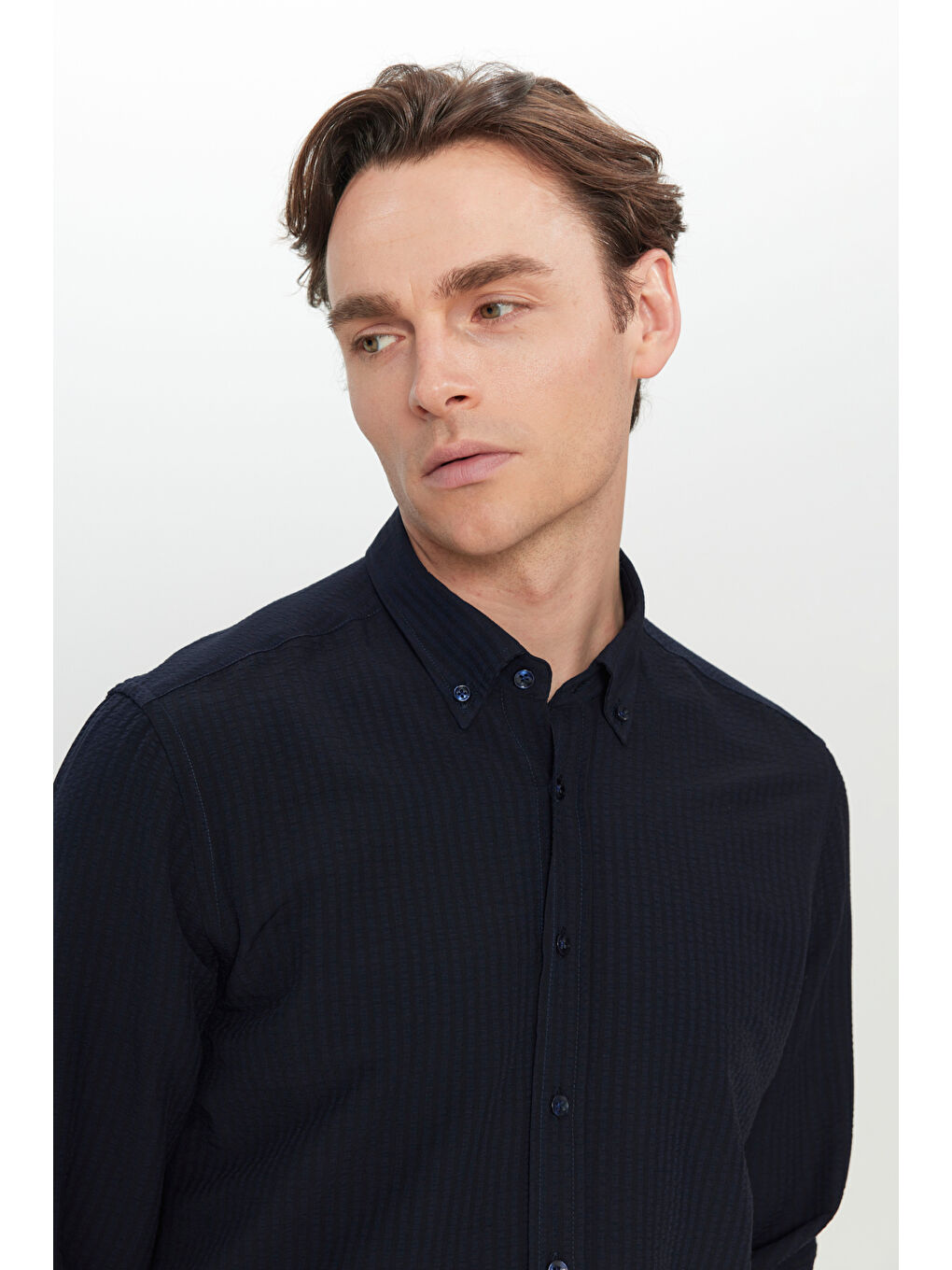 Erkek Lacivert Slim Fit Dar Kesim Düğmeli Yaka Armürlü Gofre Desenli Gömlek-3