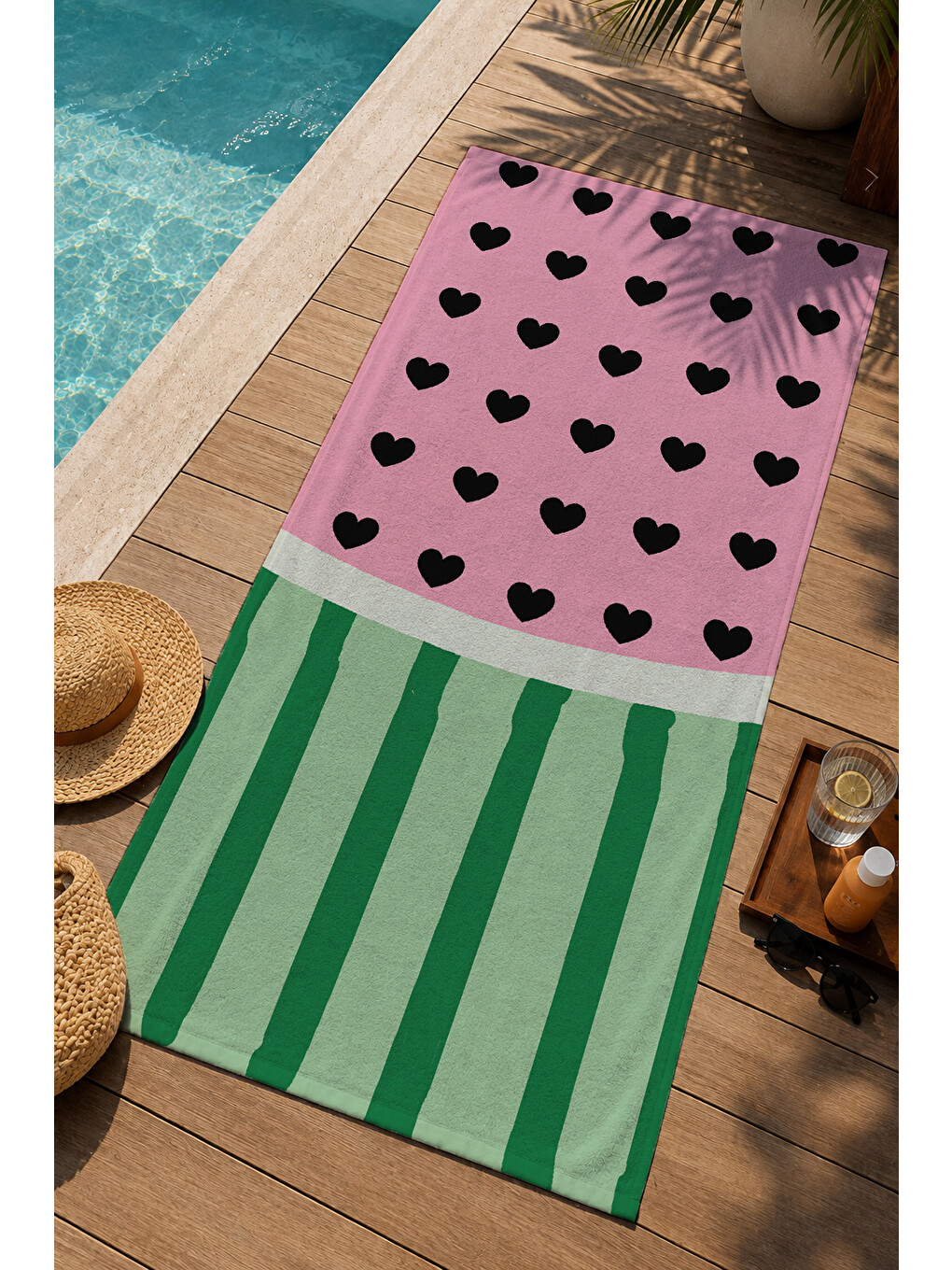 Milbay Grup Pembe Kalp Ve Yeşil Dikey Çizgili Desenli 70x150 Cm Dijital Plaj Ve Banyo Havlusu-37380-2