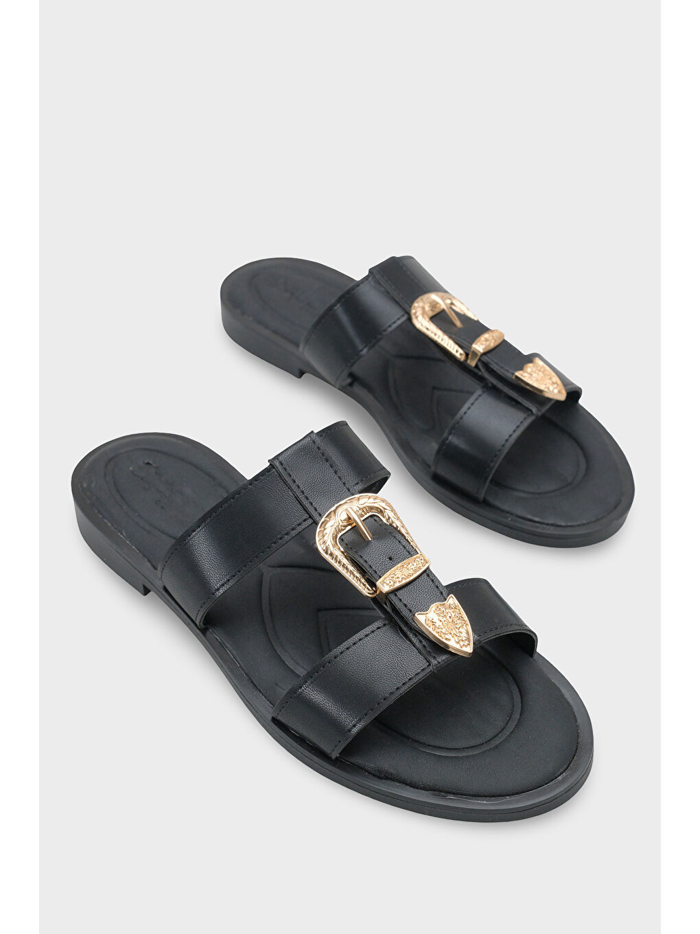 Siyah Brynn Metal Tokalı Düz Topuklu Kadın Terlik-1