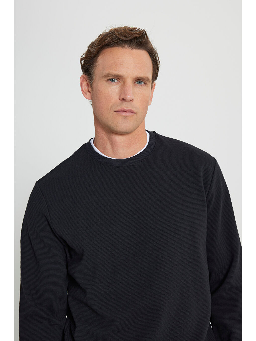 Erkek Siyah 2 İplik Sıcak Tutan Standart Fit Normal Kesim Bisiklet Yaka Dokulu Sweatshirt-3