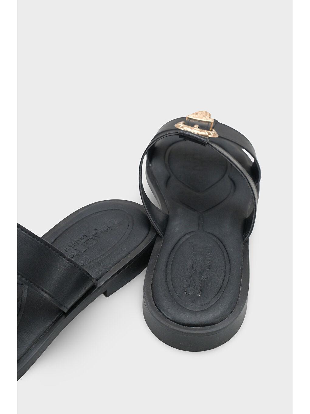 Siyah Brynn Metal Tokalı Düz Topuklu Kadın Terlik-3