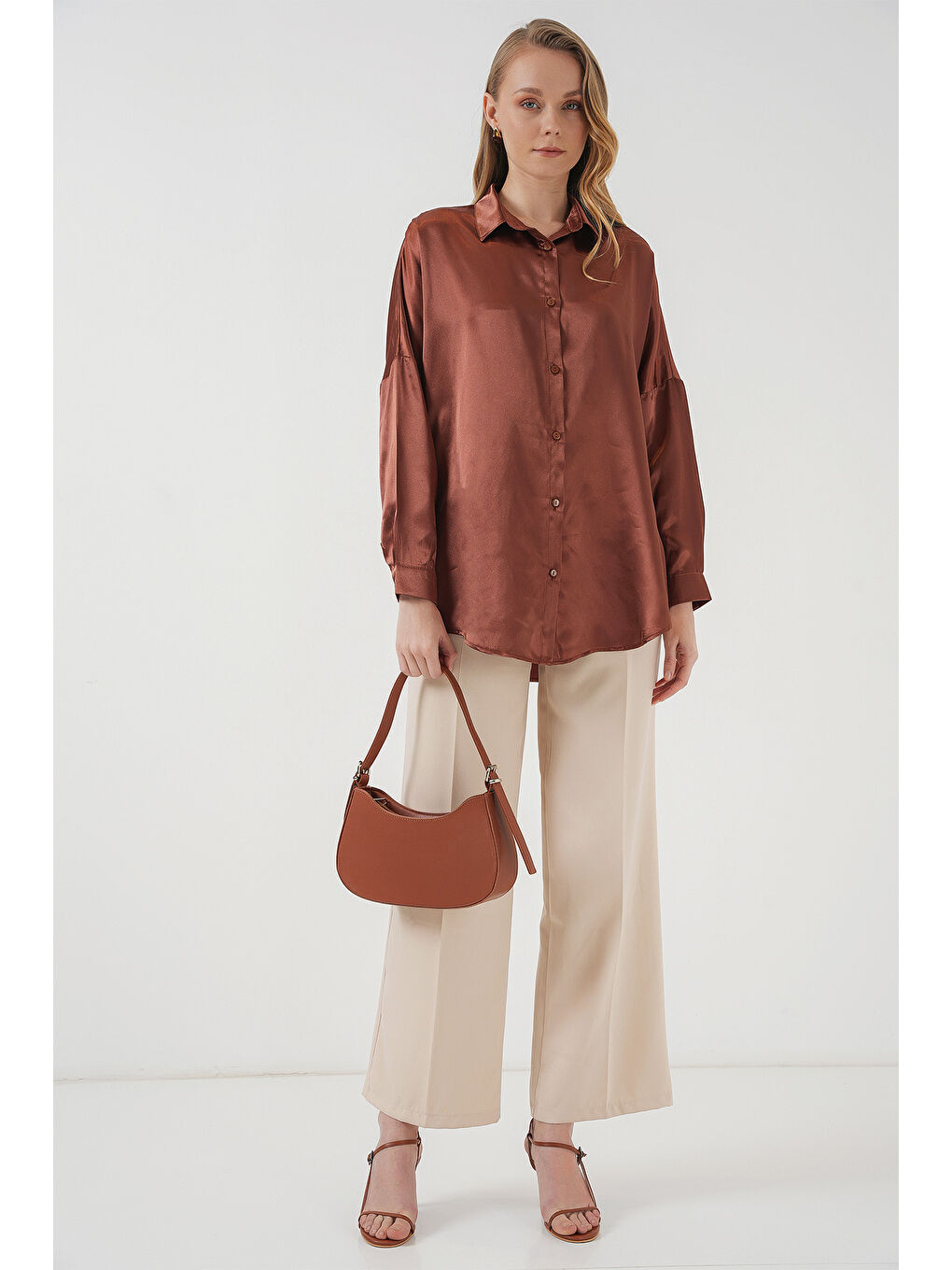 Kahverengi 3985 Oversize Saten Gömlek - Taba-1