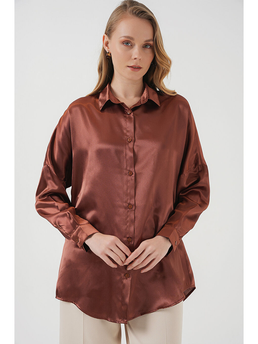 Kahverengi 3985 Oversize Saten Gömlek - Taba-2