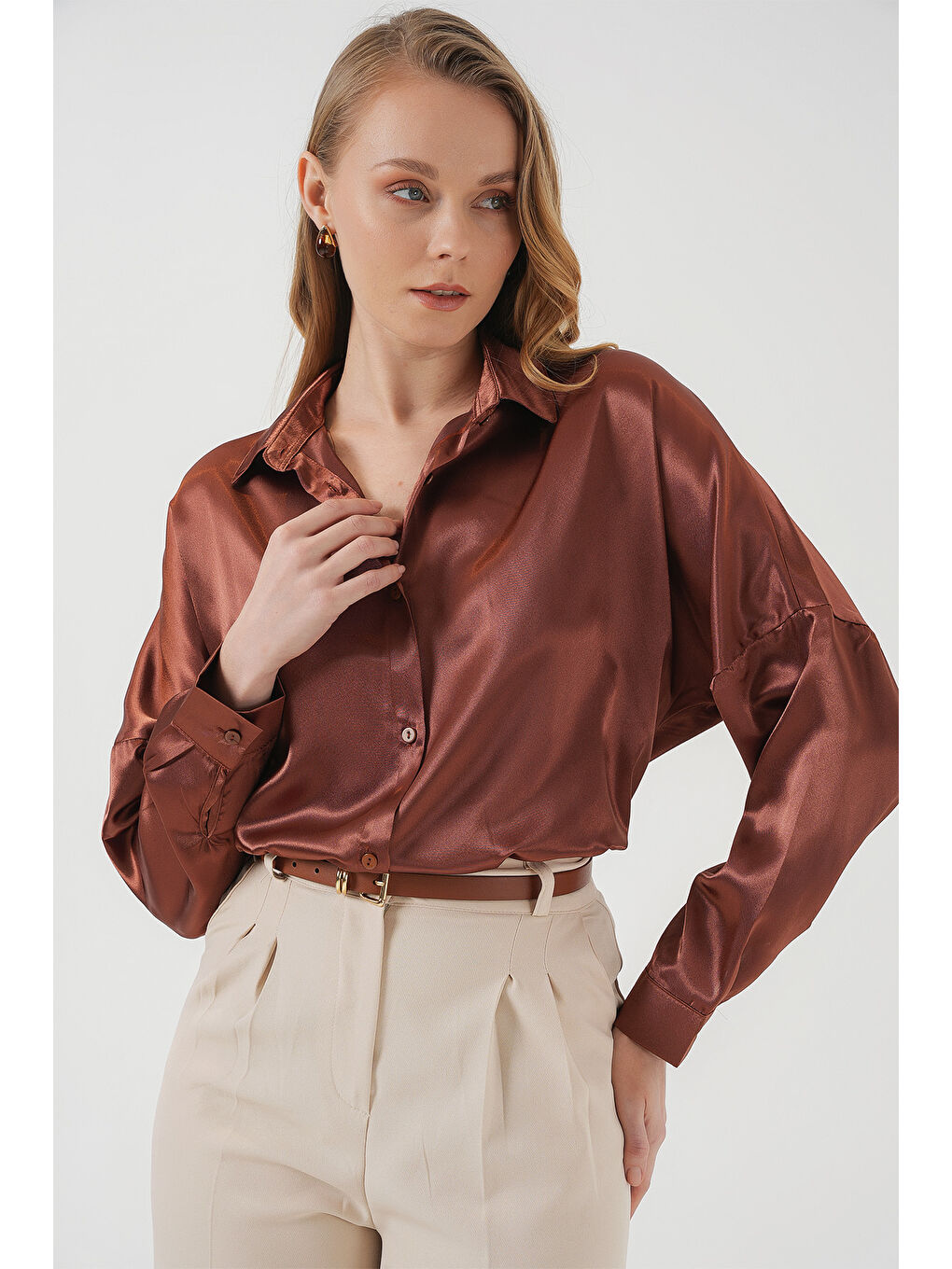 Kahverengi 3985 Oversize Saten Gömlek - Taba-3