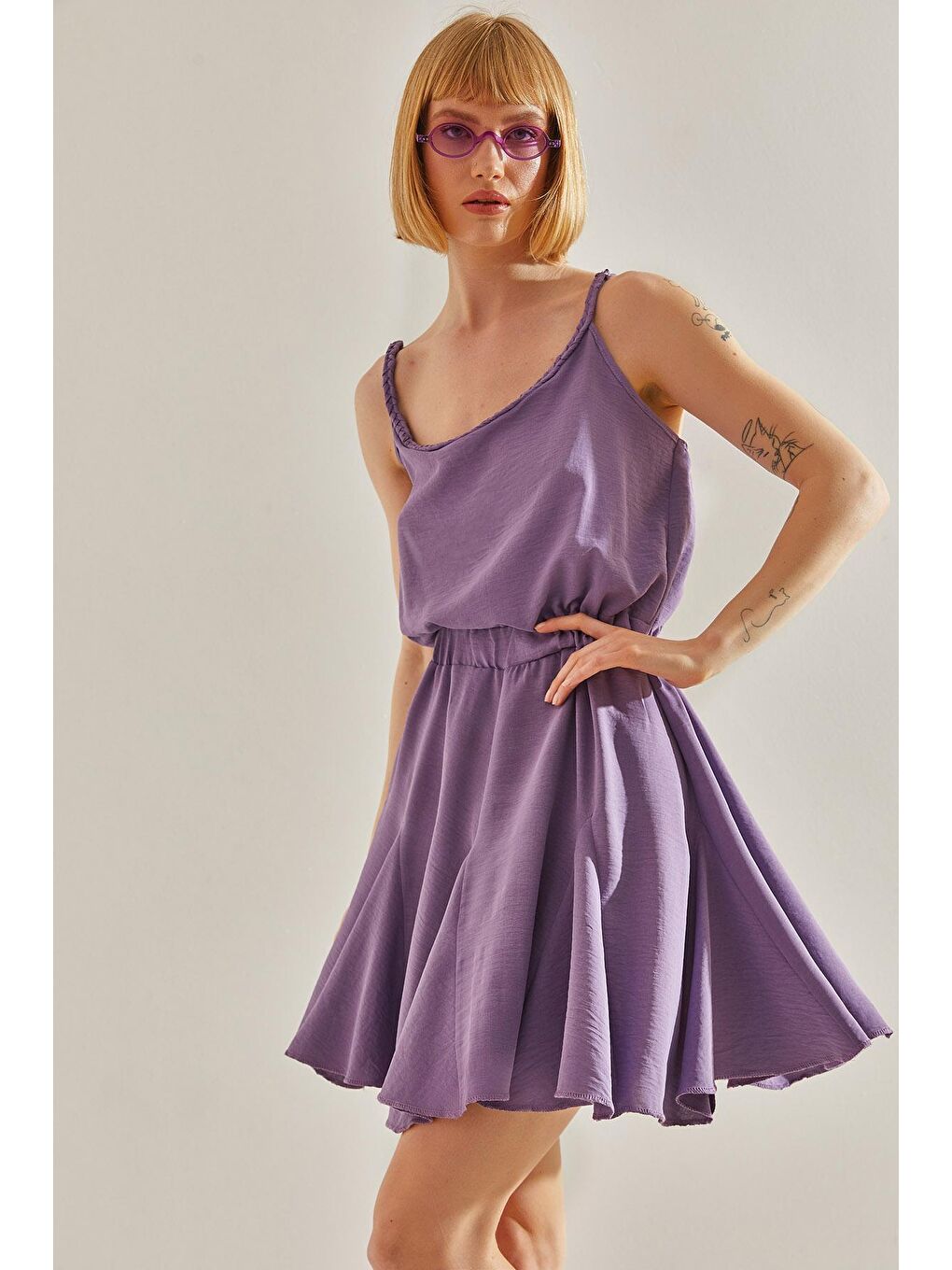 Mor Kadın Yakası Örgü Detaylı Etek Ucu Volanlı Askılı Elbise