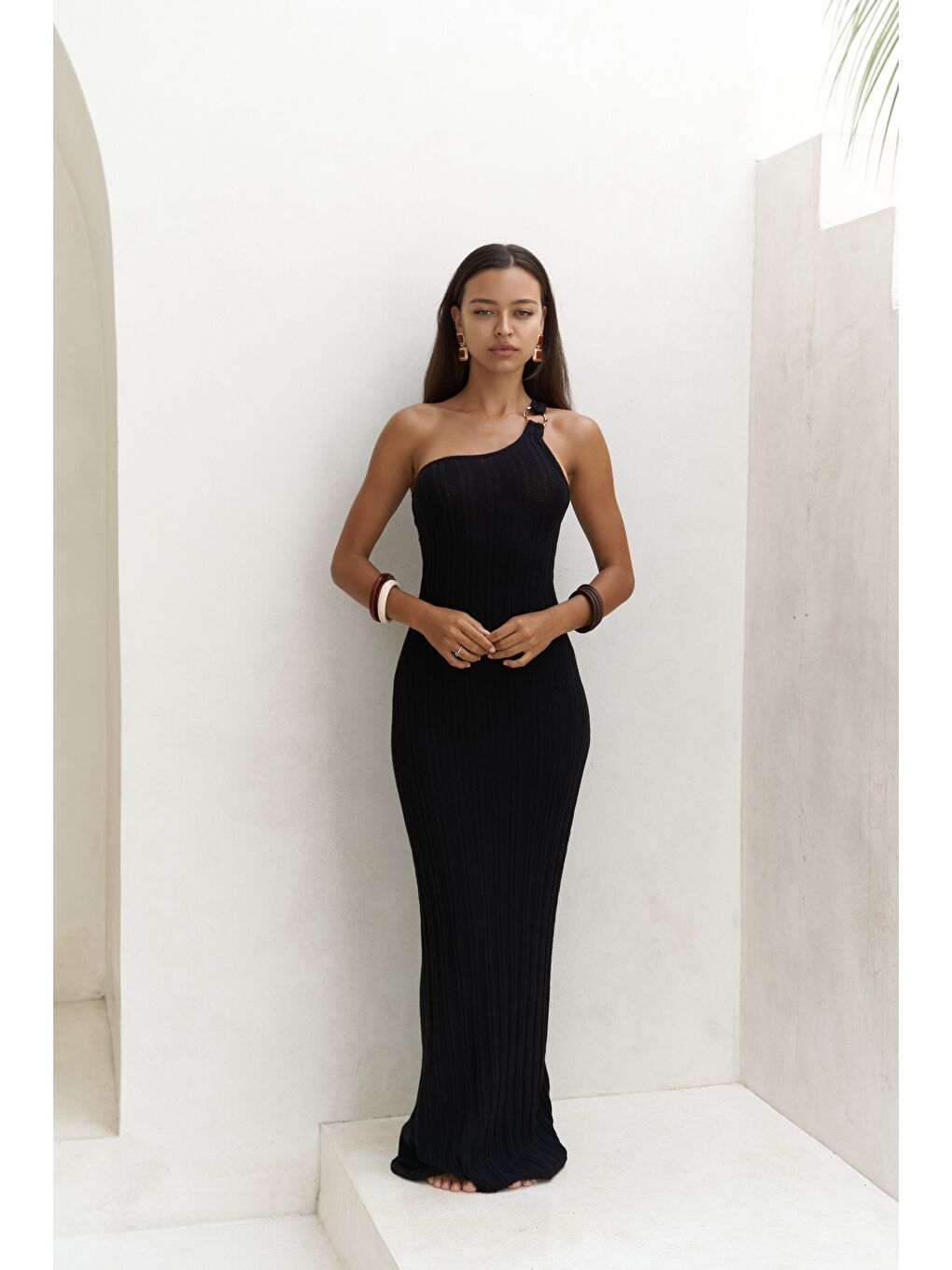 Endah Halka Detaylı Asimetrik Siyah Uzun Triko Elbise-3