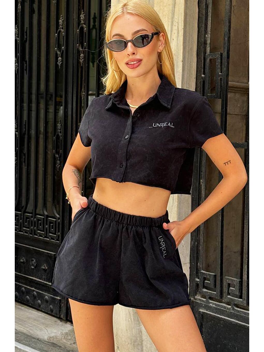 Siyah Çift Cepli Beli Lastikli Şort Ve Crop Gömlek Takım