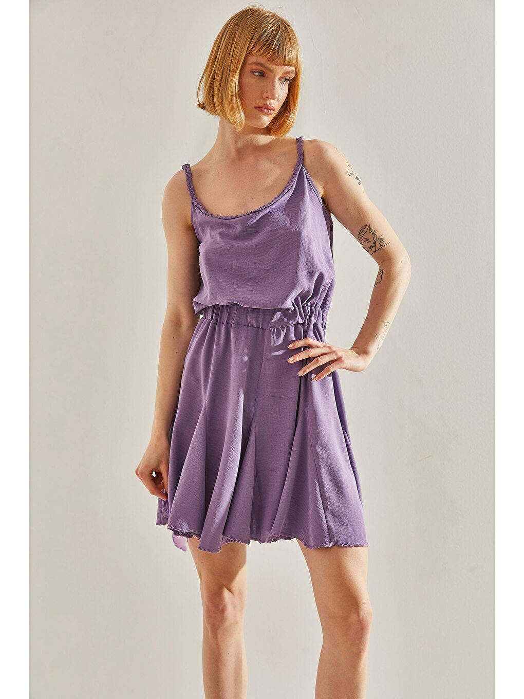 Mor Kadın Yakası Örgü Detaylı Etek Ucu Volanlı Askılı Elbise-5