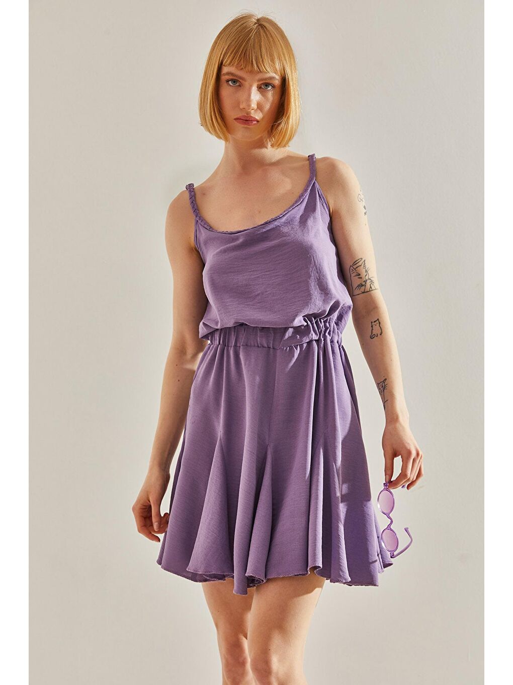 Mor Kadın Yakası Örgü Detaylı Etek Ucu Volanlı Askılı Elbise-6