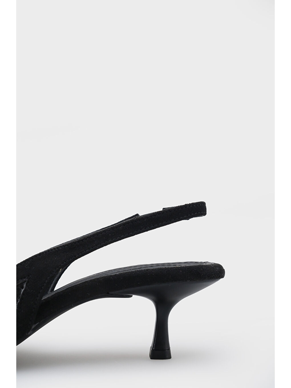 Siyah Flori Sivri Burunlu Orta Topuklu Arkası Açık Kadın Ayakkabı-5