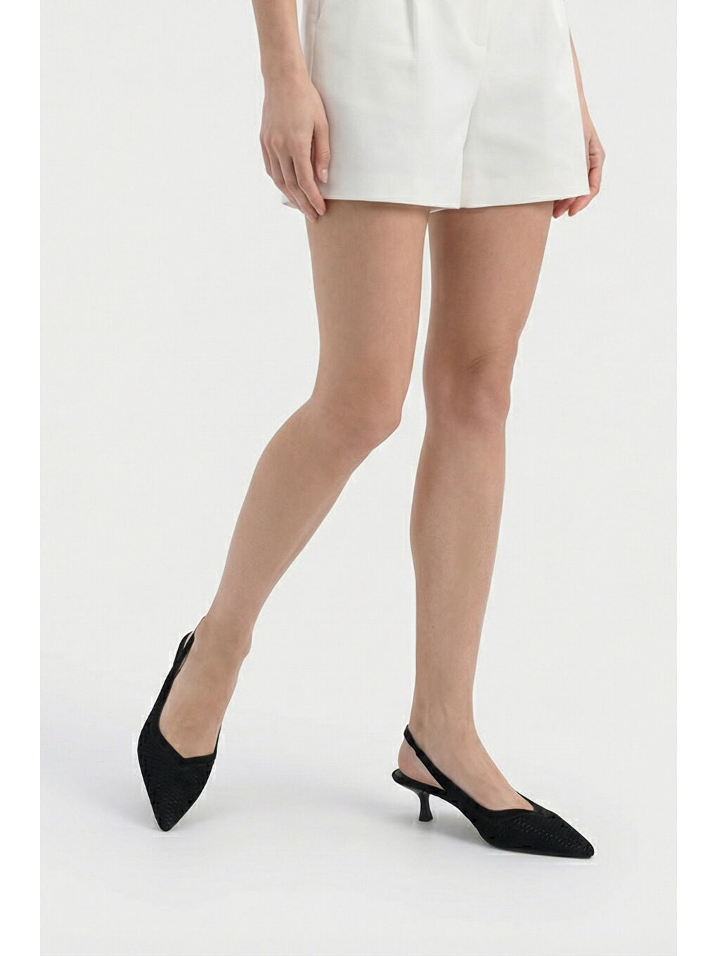 Siyah Flori Sivri Burunlu Orta Topuklu Arkası Açık Kadın Ayakkabı-7