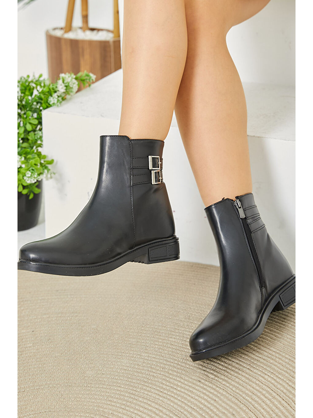 Kadın Siyah Tokalı Bot - 26758-1