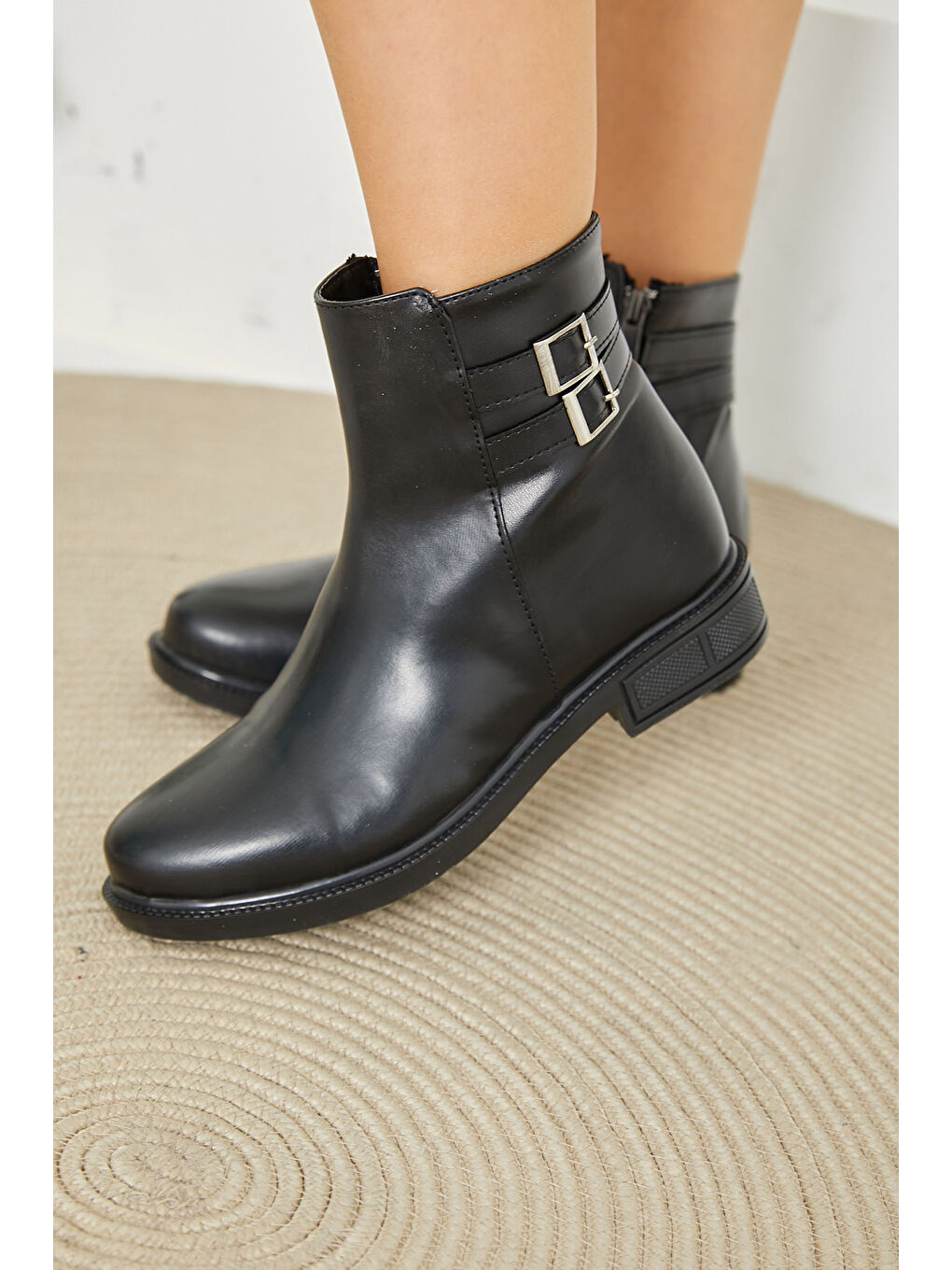 Kadın Siyah Tokalı Bot - 26758-2