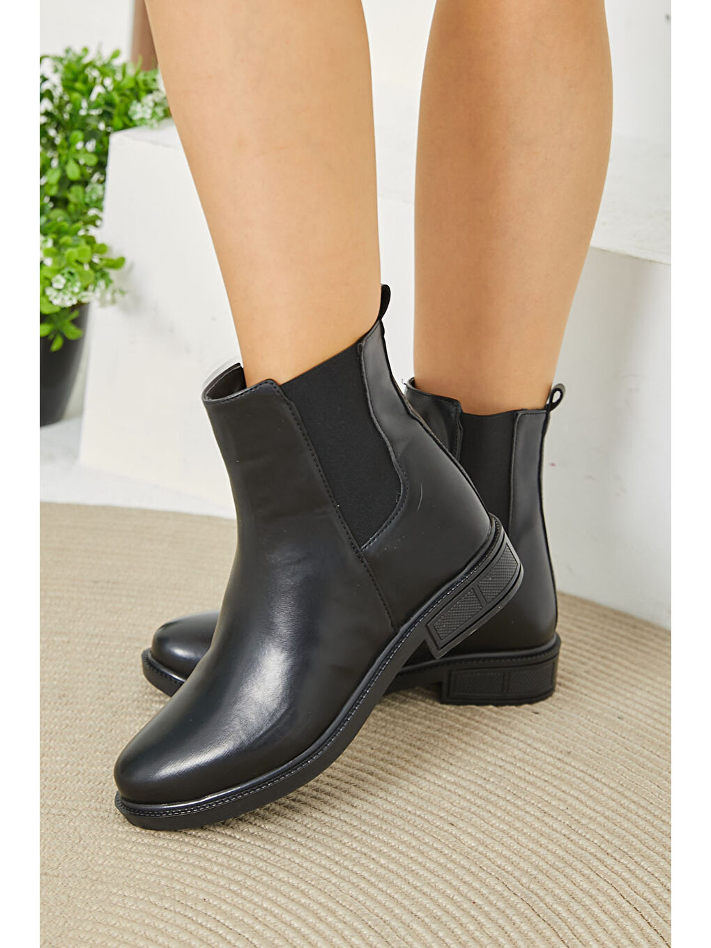 Kadın Siyah Lastikli Yarım Bot - 26757-3