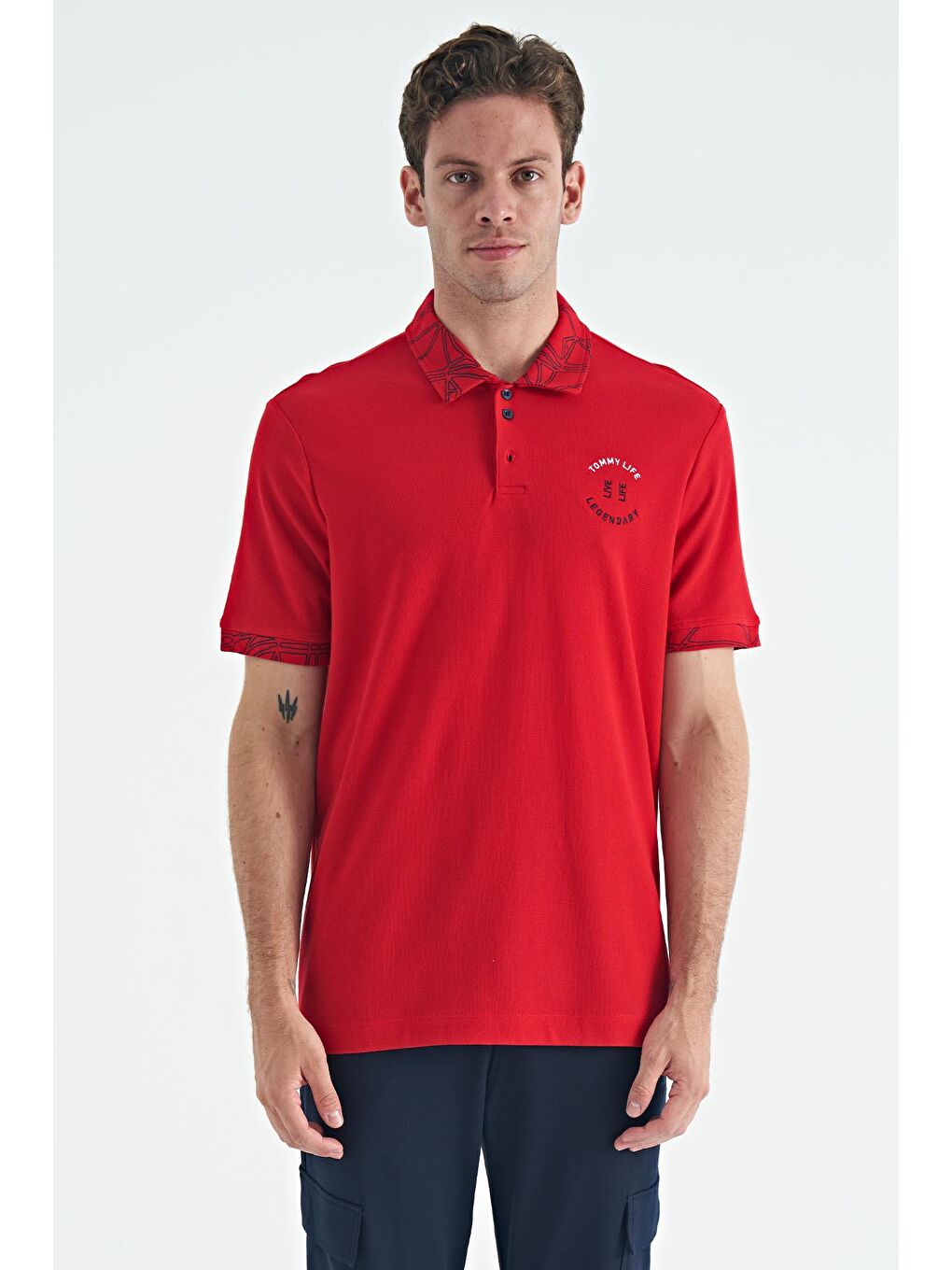 TOMMYLIFE Kırmızı Yazı Nakışlı Baskı Detaylı Standart Kalıp Polo Yaka Erkek T-Shirt - 88239