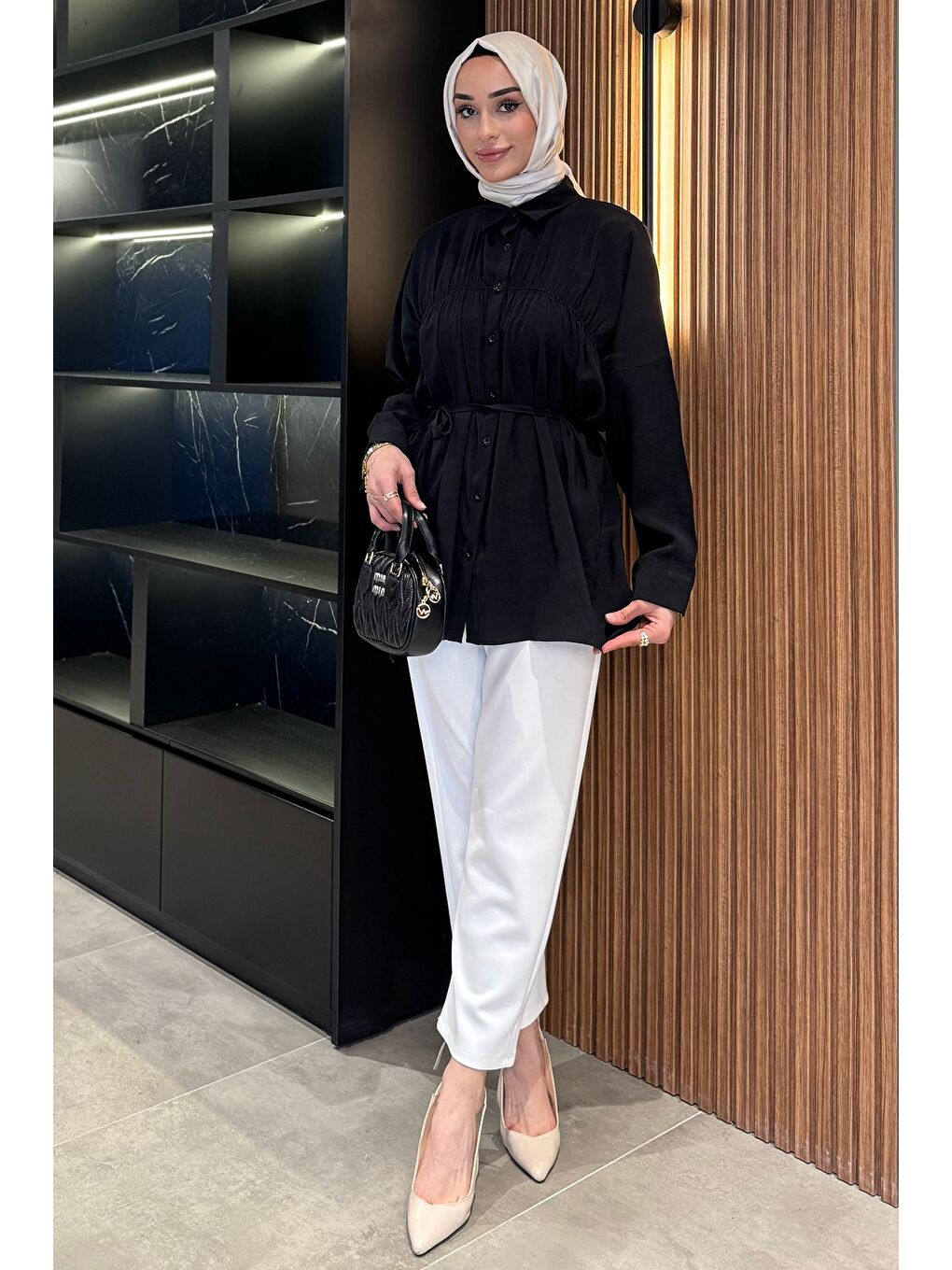 Siyah Kadın Ön Büzgü Detaylı Bel Bağlamalı Tesettür Tunik