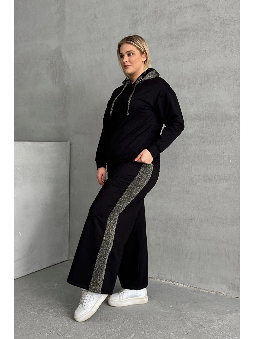 Siyah Büyük Beden Uzun Kollu Kapüşonlu ve Bol Paça Cepsiz Eşofman Takımı 106-73-74