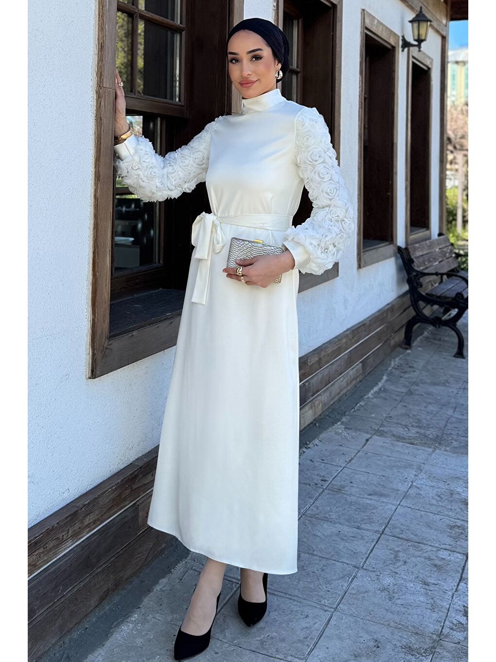 Ekru Kadın Kollar Gül Figürlü Bel Kuşaklı Tesettür Saten Abiye