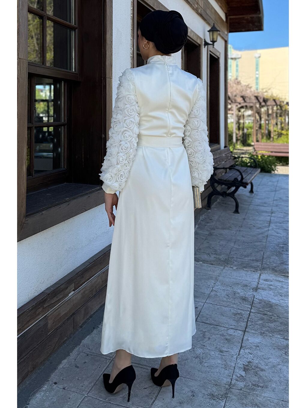 Ekru Kadın Kollar Gül Figürlü Bel Kuşaklı Tesettür Saten Abiye-6