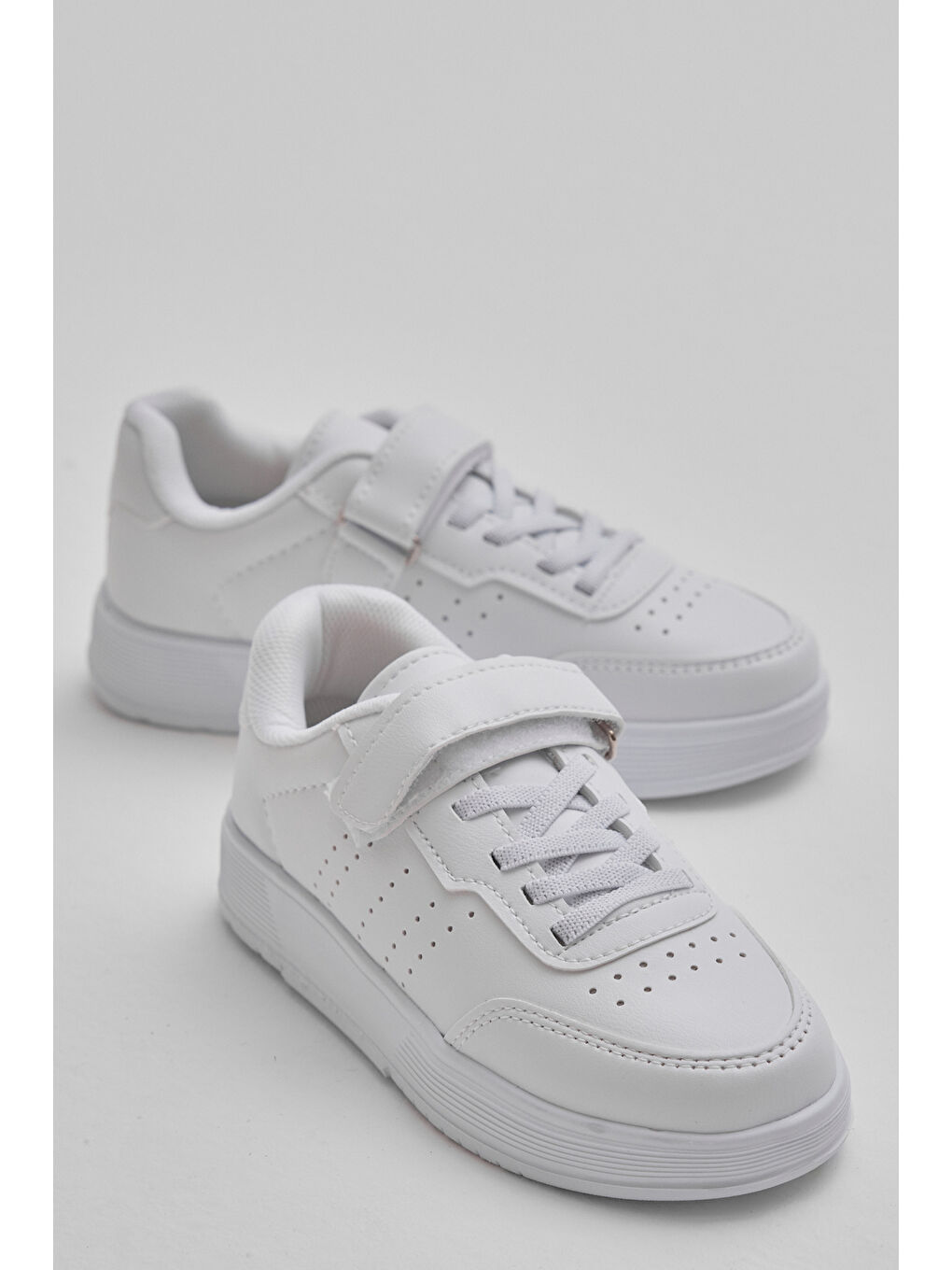 Çocuk Unisex Beyaz Faylon Hafif Taban Bağcıklı Günlük Spor Ayakkabı