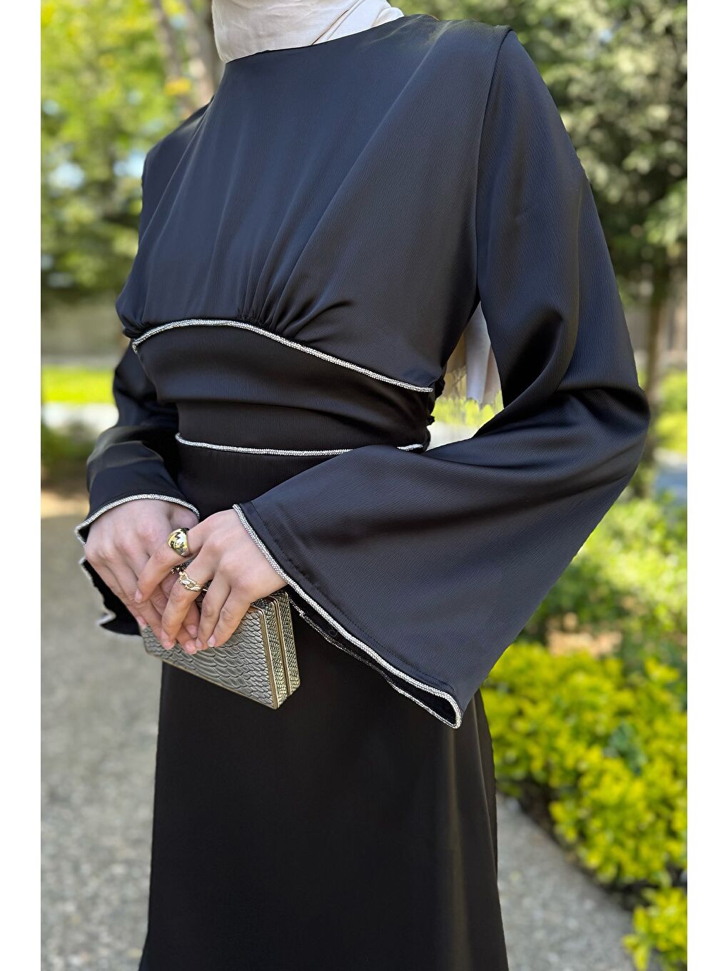Siyah Tesettür Yan Bağlamalı Taşlı Saten Abiye Elbise-4